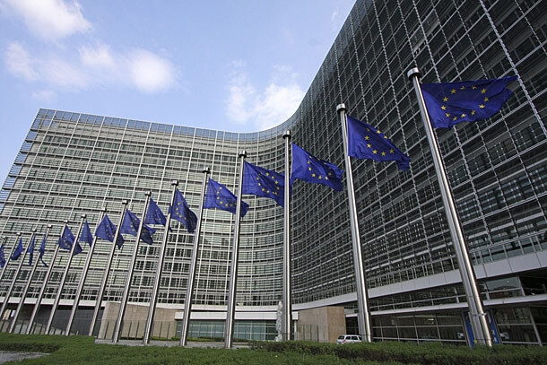 european-commission-building-flags-610